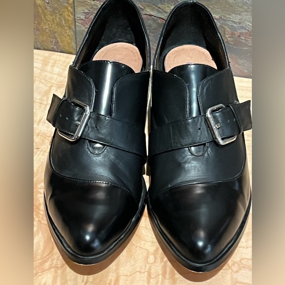 Pure Navy Brand, high end shoe,9.5, patent and buttery black leather, adj buckle - Picture 3 of 14